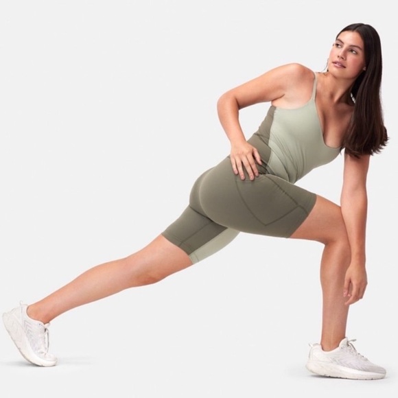 Outdoor Voices Zoom 8” Bodysuit Sandstone Tea Tree M - Picture 1 of 12